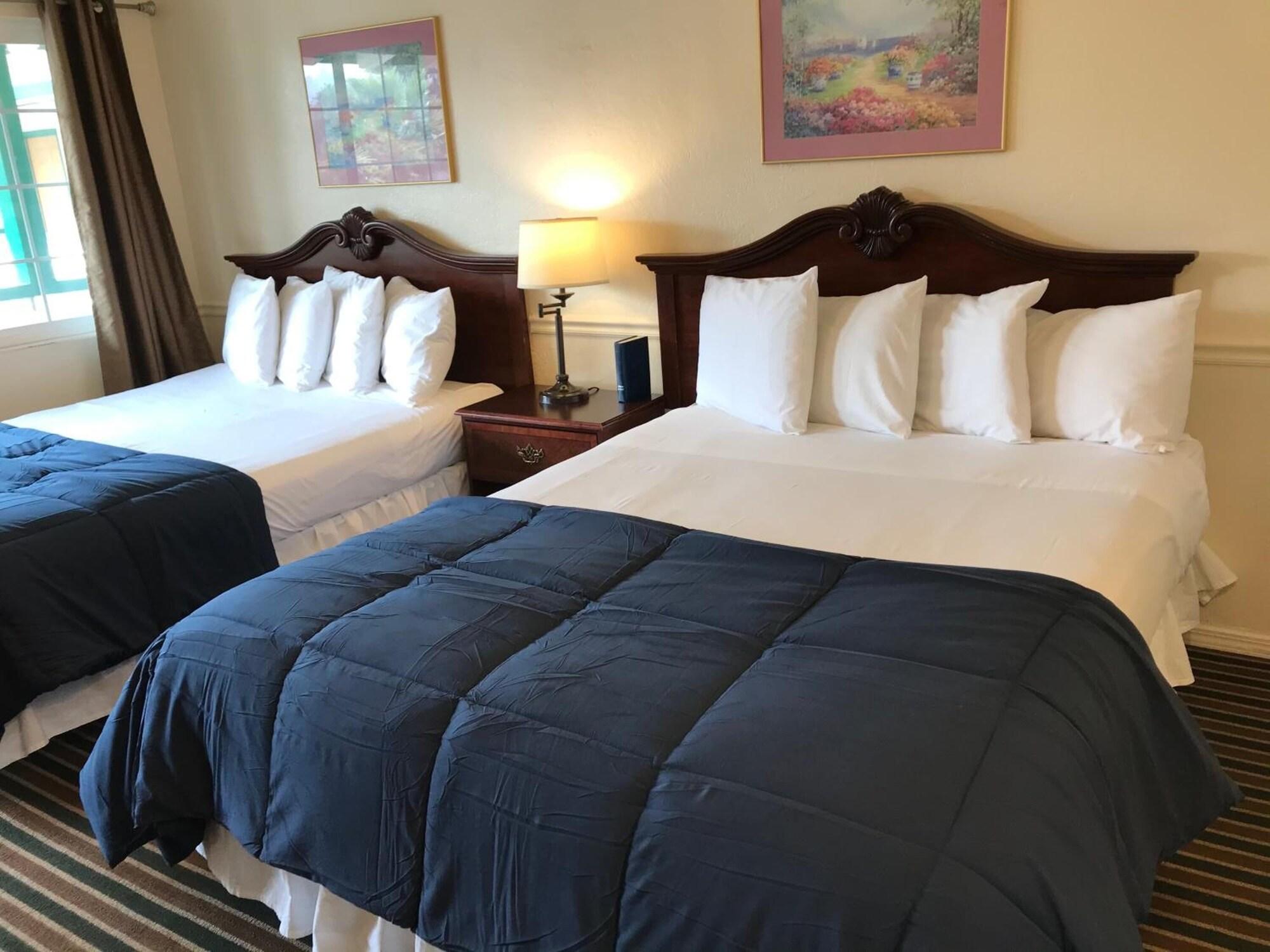 Monterey Pines Inn - photo 13
