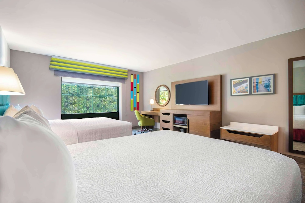 Hampton Inn East Aurora - photo 9
