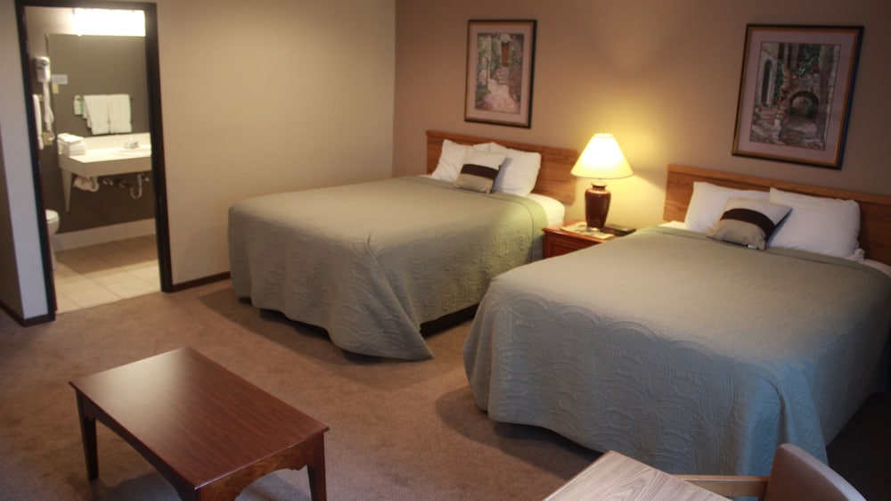 Shawano Four Seasons Hotel — hotel in Shawano