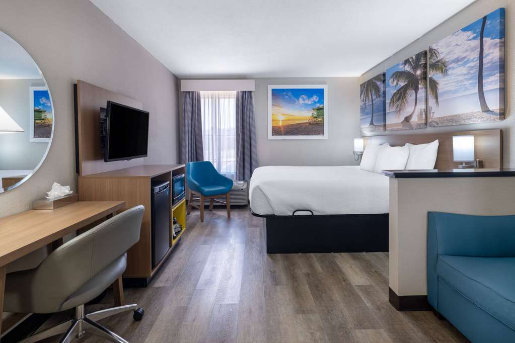Days Inn & Suites by Wyndham Commerce - photo 26
