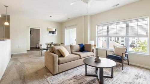 Landing Modern Apartment with Amazing Amenities — 4-Star Luxury Hotel in Indianapolis, United States