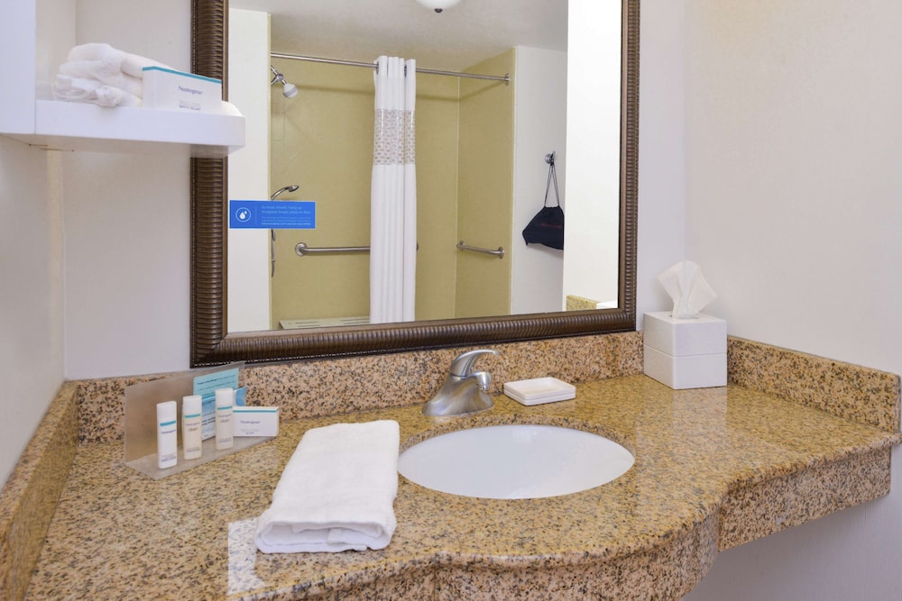 Hampton Inn & Suites Wilmington - photo 44