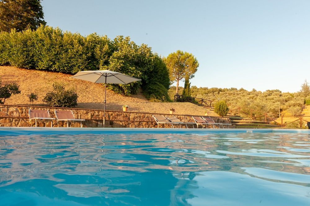 Agriturismo Vocabolo Poggio del Pero — 4-Star Luxury Hotel in Panicale, Italy