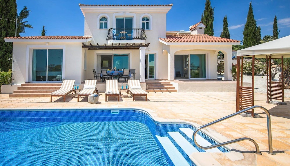 Villa Luna — 4-Star Luxury Hotel in Pegeia, Cyprus