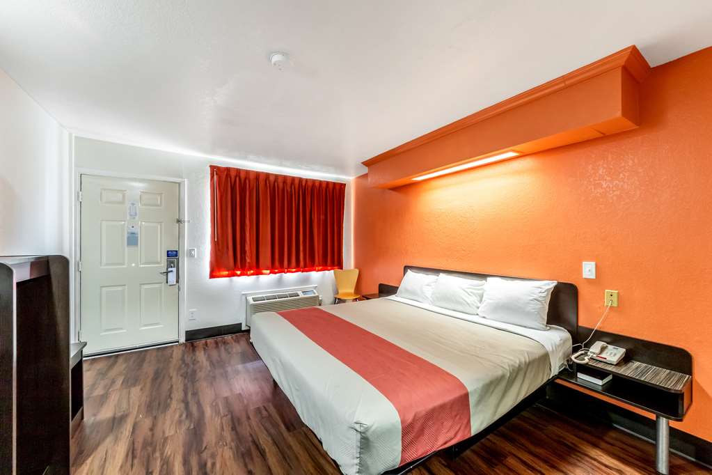 Motel 6 San Antonio Tx Frost Bank Center - photo 9