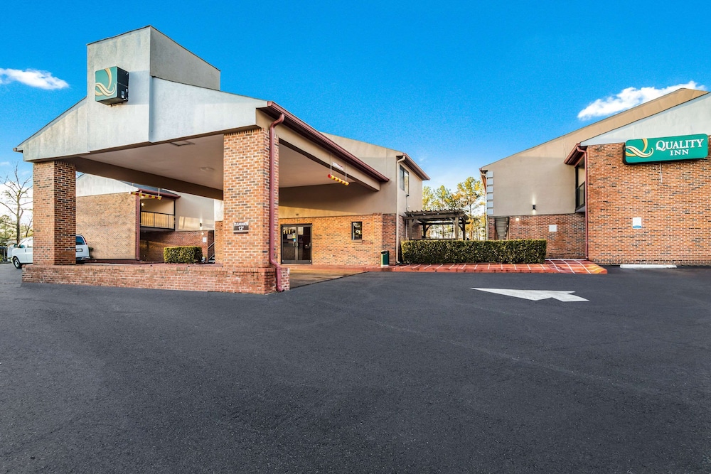 Quality Inn - carbon neutral hotel in West Columbia