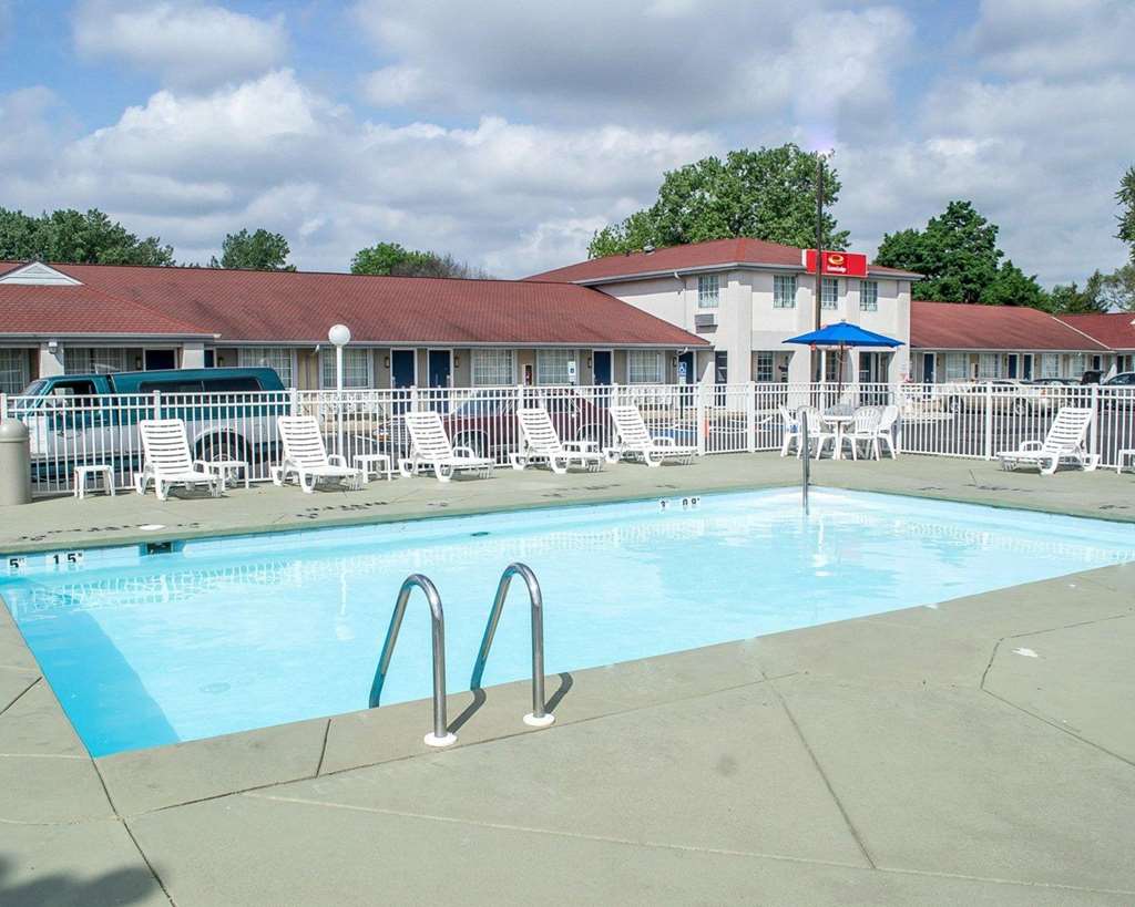 Econo Lodge Inn & Suites Sandusky South - photo 25