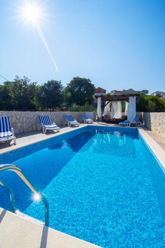Apartmani Perkovic — 4-Star Luxury Hotel in Marina, Croatia