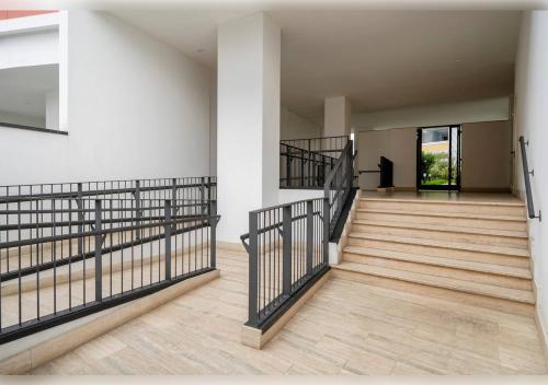 Moderno bilocale con ampio balcone — 4-Star Luxury Hotel in Milan, Italy