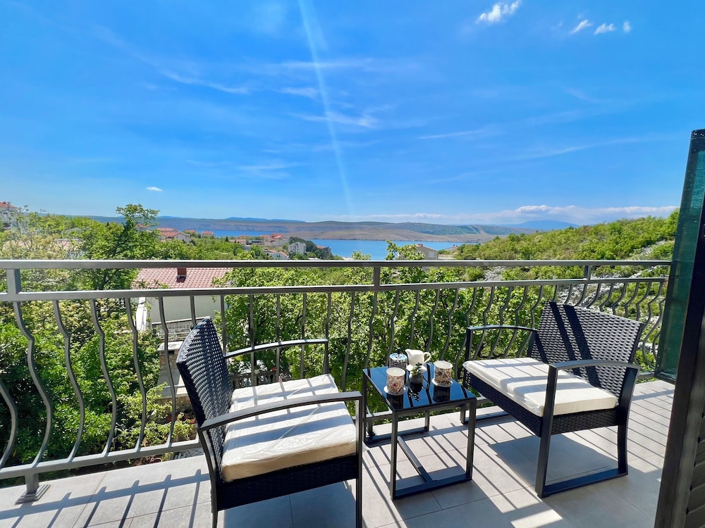 Apartment in Jadranovo 43363 — 4-Star Luxury Hotel in Jadranovo, Croatia