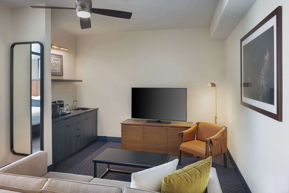 DoubleTree Suites by Hilton Hotel Lexington - photo 28