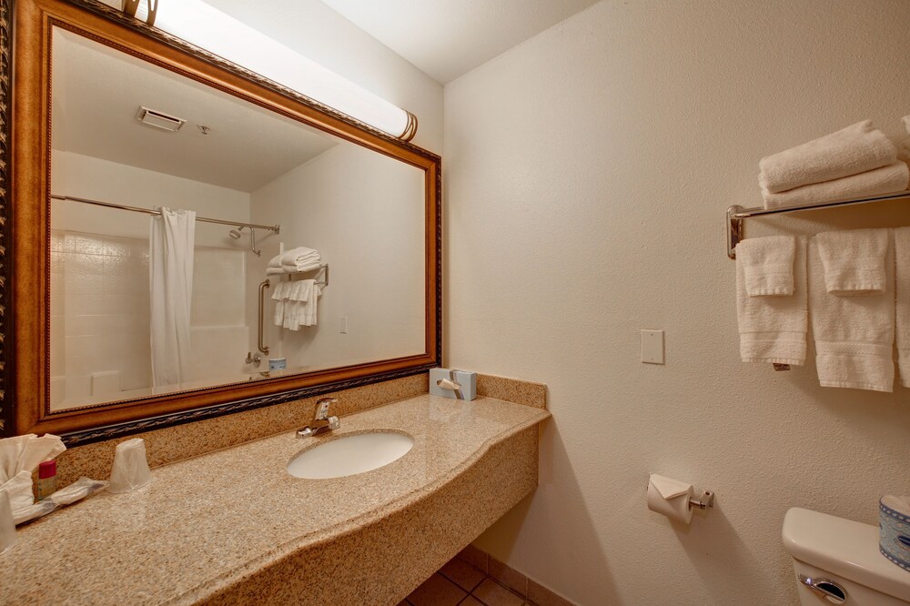 Stanton Inn & Suites - photo 26