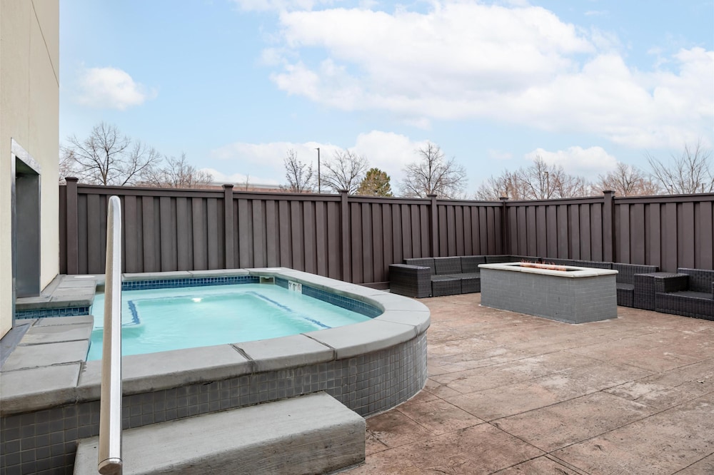 Hampton Inn & Suites Logan - photo 50