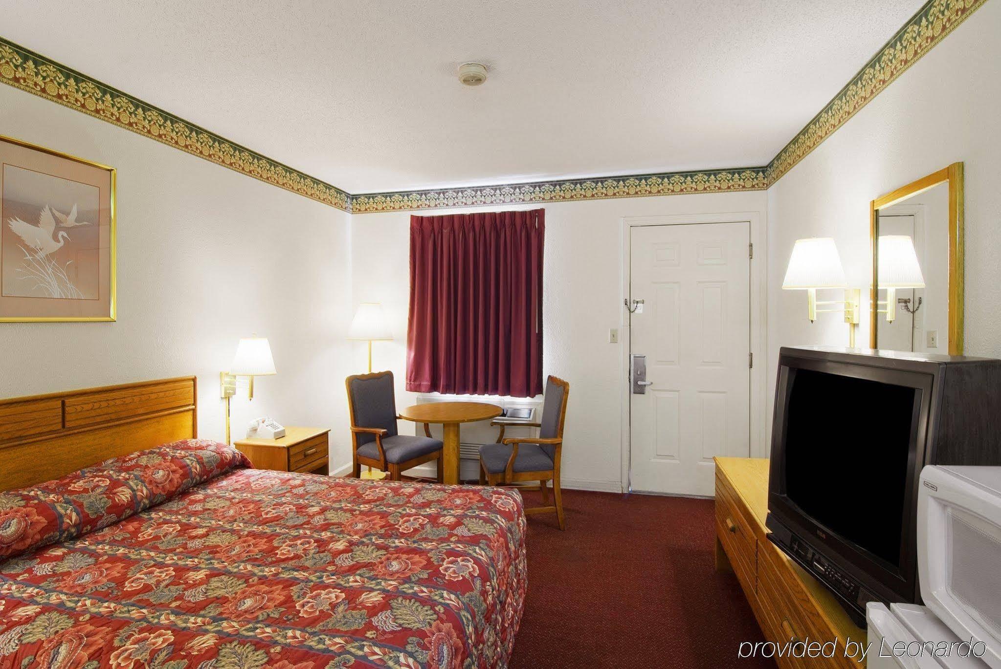 Americas Best Value Inn West Memphis - photo 6