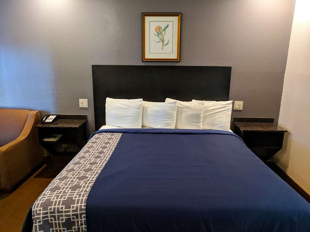 Americas Best Value Inn Brownsville - photo 11