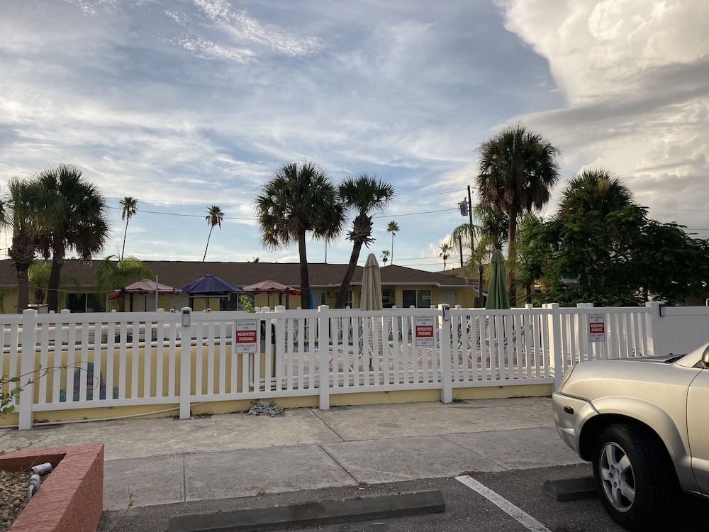 Bella Sirena Inn - photo 18