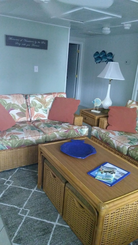 Tropical Winds Motel & Cottages - photo 19