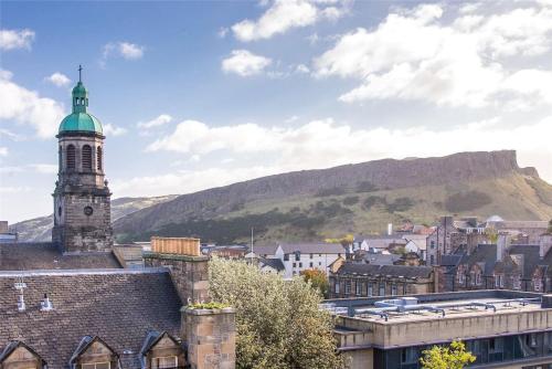 Spacious 2 bed apt next to Royal Mile & Waverley — 4-Star Luxury Hotel in Edinburgh, United Kingdom