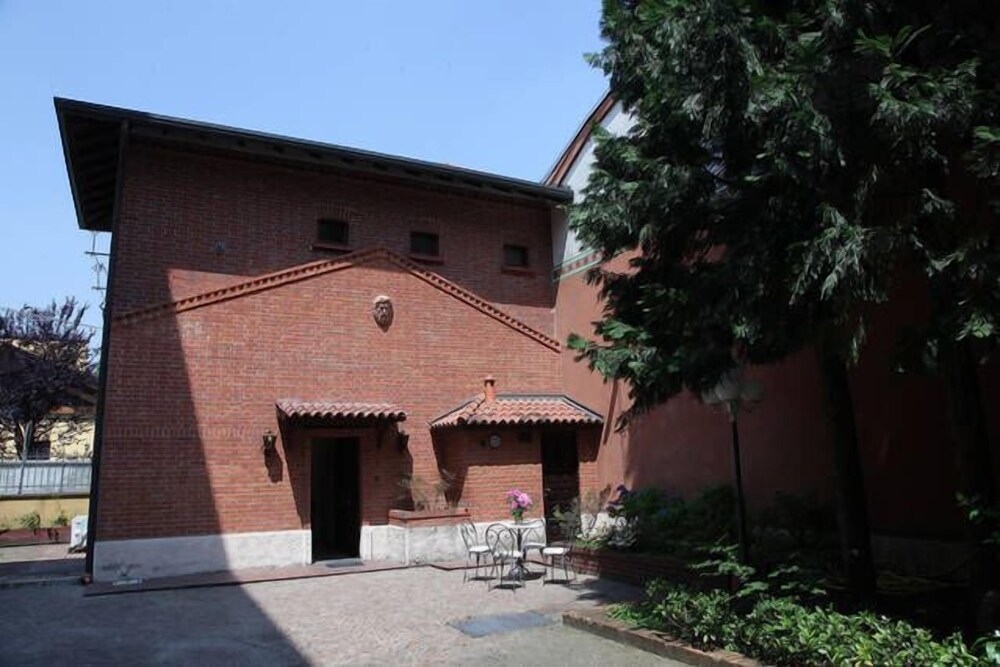Dependance Hotel Cyrano — hotel in Saronno