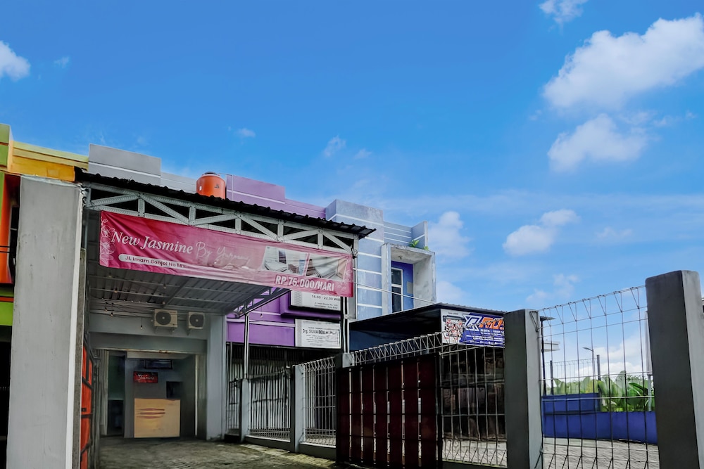 Hotel O Jasmine Guest House in Blitar, Indonesia