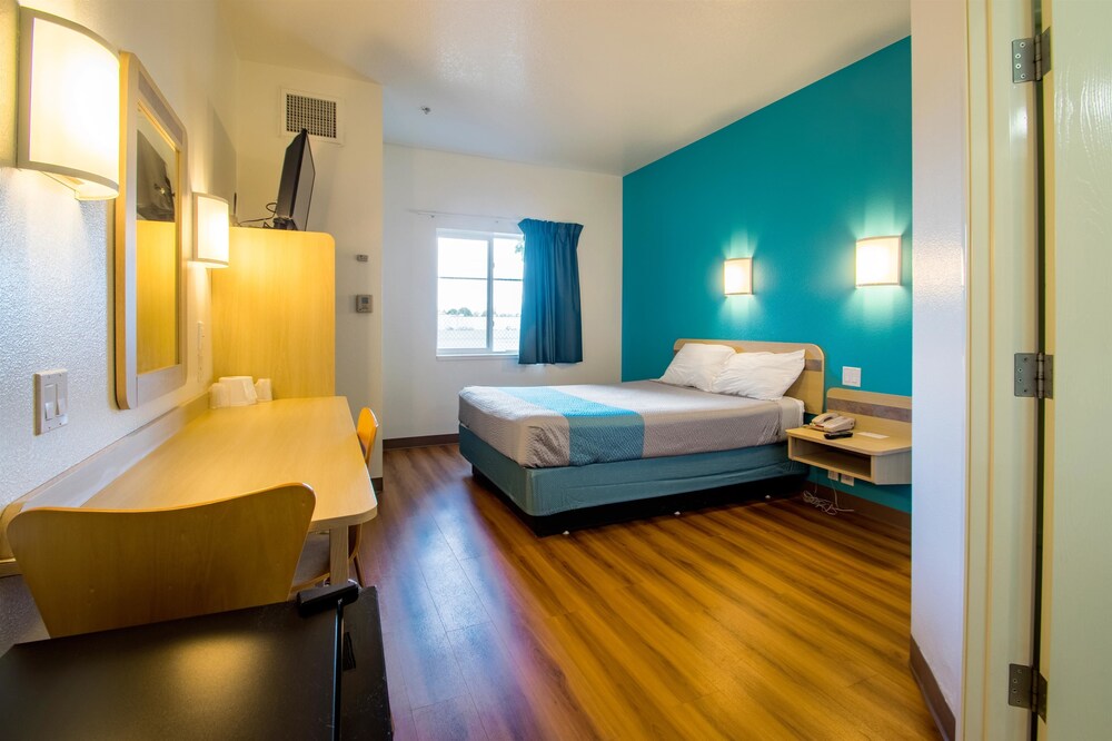 Motel 6 Portland North - photo 11