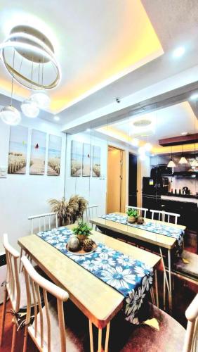 Cozy RC 2BR w loft Netflix Prime KTV Games — 4-Star Luxury Hotel in Manila, Philippines