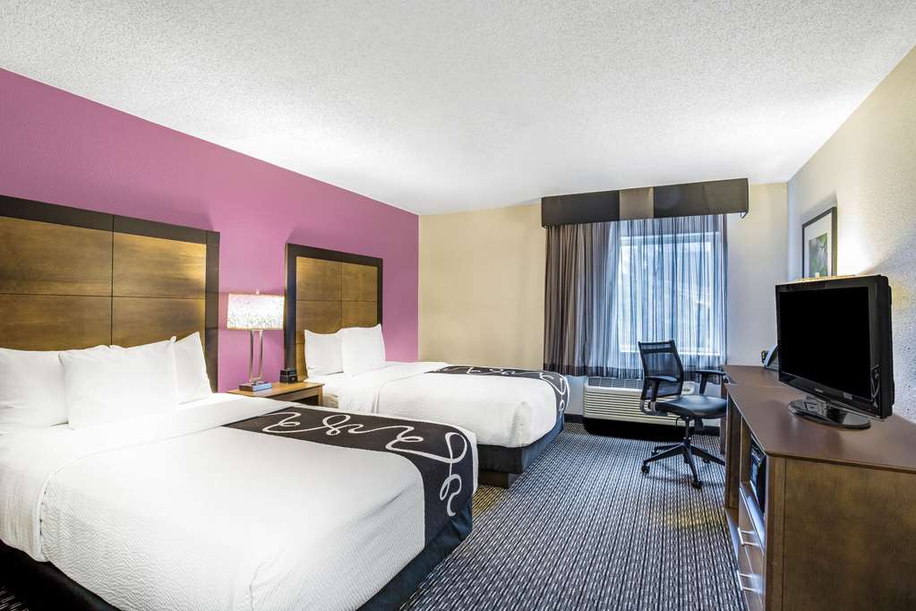 La Quinta Inn & Suites by Wyndham Hartford Bradley Airport - photo 25
