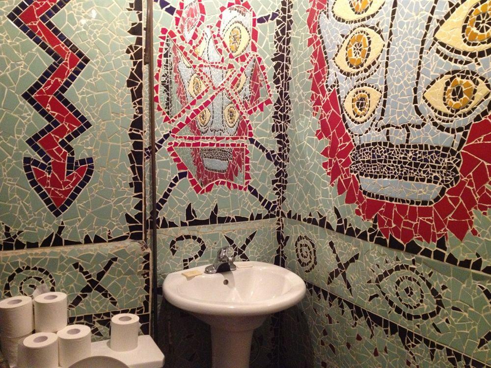 Carlton Arms Hotel - photo 17