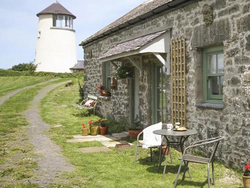 Three Gates - carbon neutral hotel in Llangoed