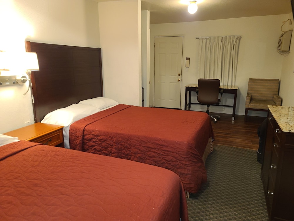 Bigfoot Motel - photo 9