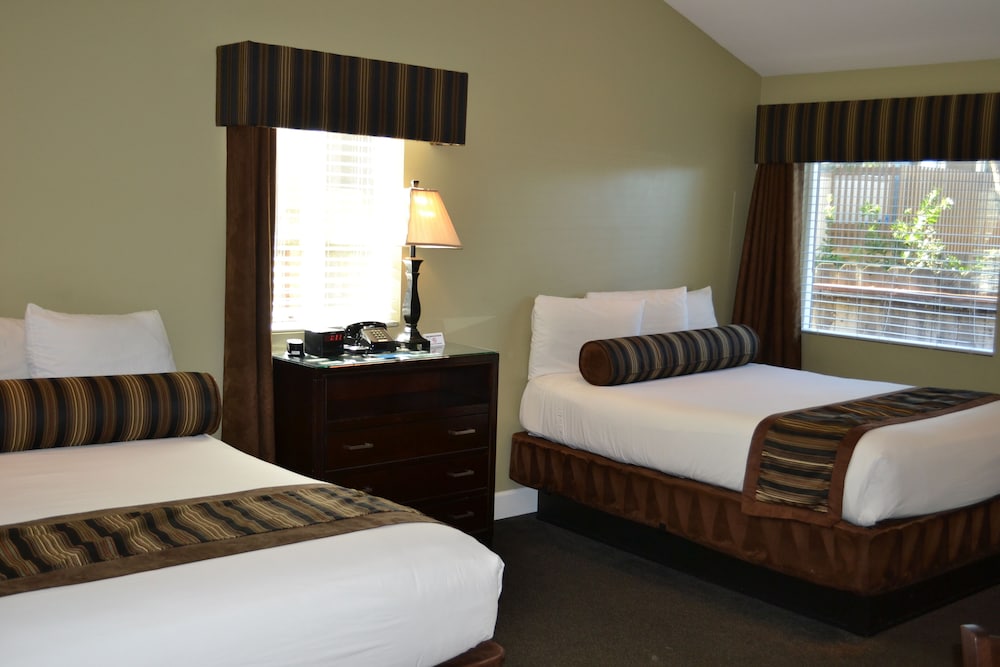 Monterey Peninsula Inn - photo 15
