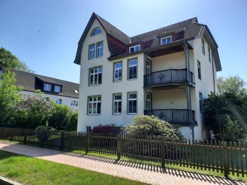 Haus Reinhild Fewo 2 in der 1 Etage — 4-Star Luxury Hotel in Seeheilbad Graal-Mueritz, Germany