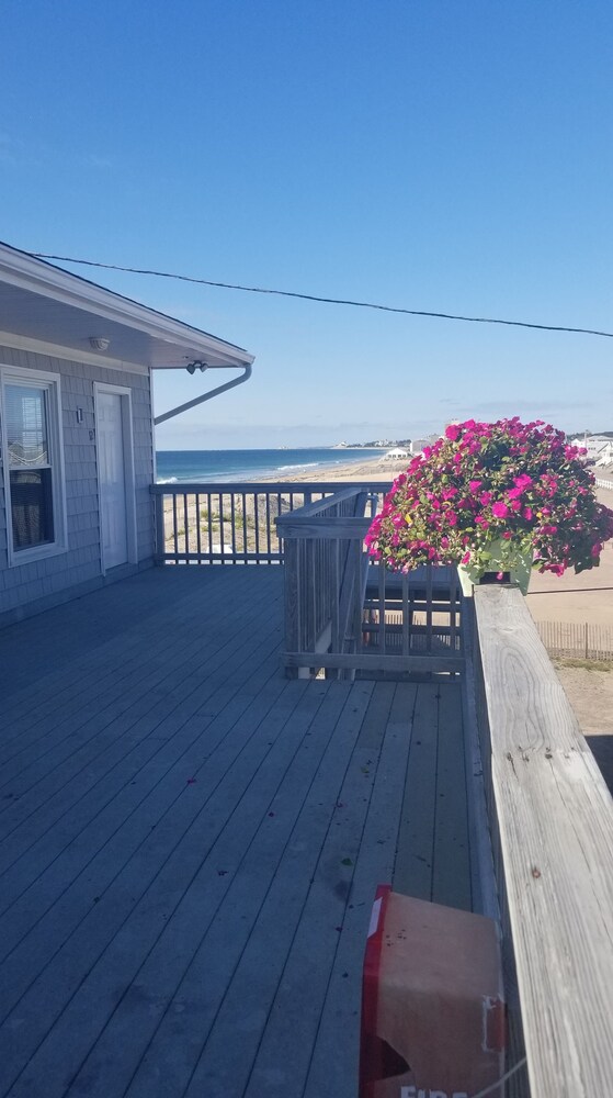 Sandcastle Beachfront Inn - photo 20