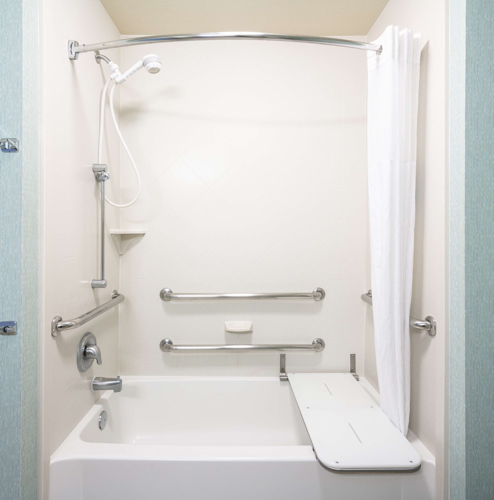 Hampton Inn & Suites Lincoln Northeast I 80 - photo 16