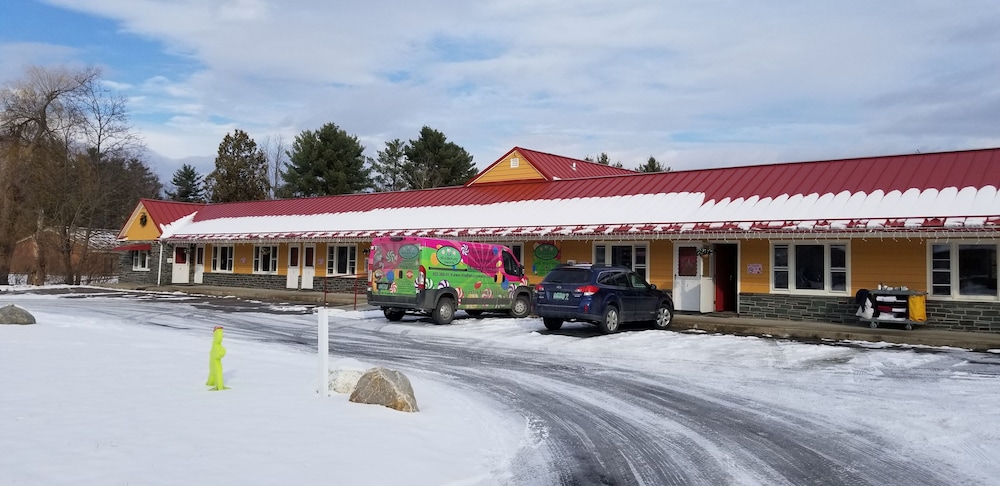 Middlebury Sweets Motel - featured photo