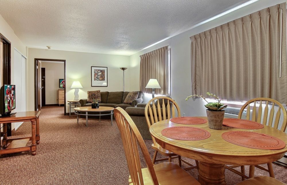 Econo Lodge Sioux Falls Empire Mall - photo 23