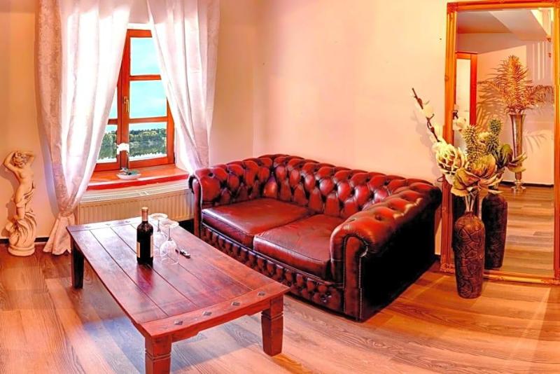 Ti Ov Nskv Stodola U Prahy — hotel in Kamenice