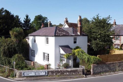 Bridge House — 4-Star Luxury Hotel in Chichester, United Kingdom