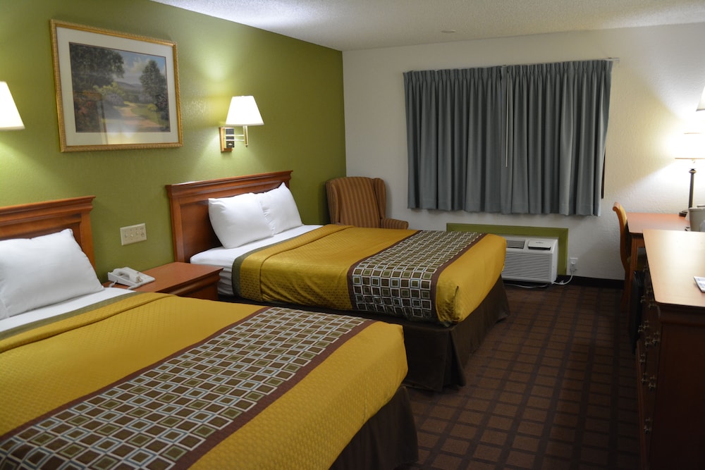 Bloomer Inn & Suites - photo 6