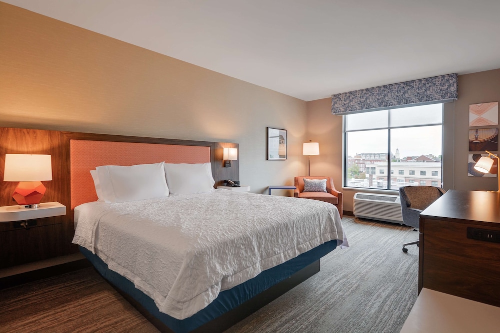 Hampton Inn Salem Boston - photo 13