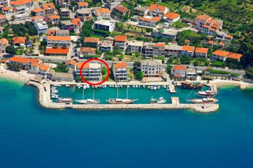 Apartments by the sea Sumpetar Omis 18286 — 4-Star Luxury Hotel in Jesenice, Croatia