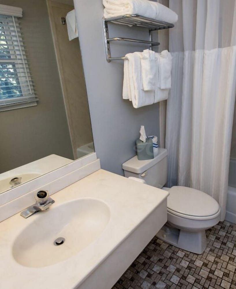 Seaglass Inn & Spa - photo 21