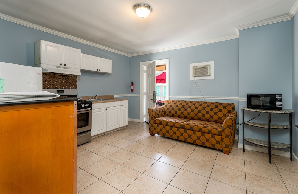 Boardwalk Hotel Charlee & Beach House Rentals - photo 29