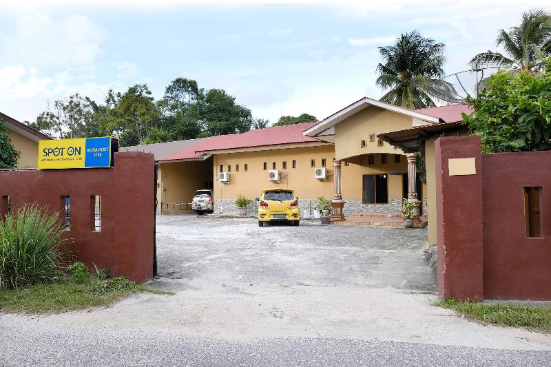 Spot On 2766 Kezia Kost in Tanjung Pandan, Indonesia