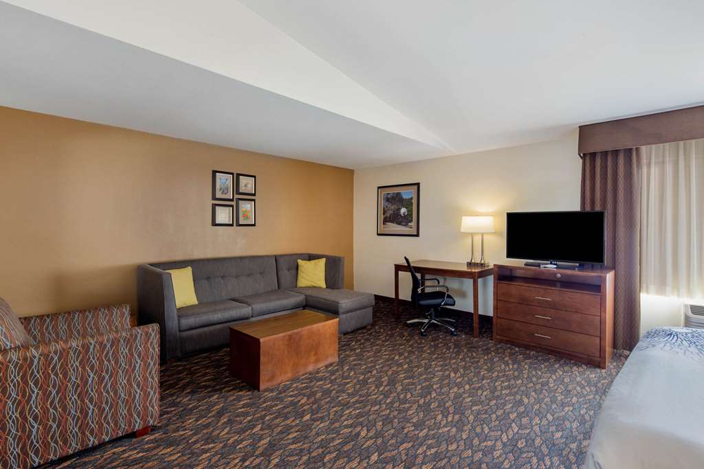 La Quinta Inn & Suites by Wyndham Oakland Hayward - photo 14