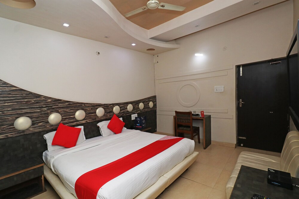 Oyo 22946 Sbg Inn - last minute hotel in Lucknow