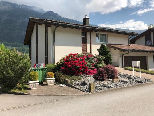 House Lakeside GriwaRent AG — 4-Star Luxury Hotel in Lungern, Switzerland