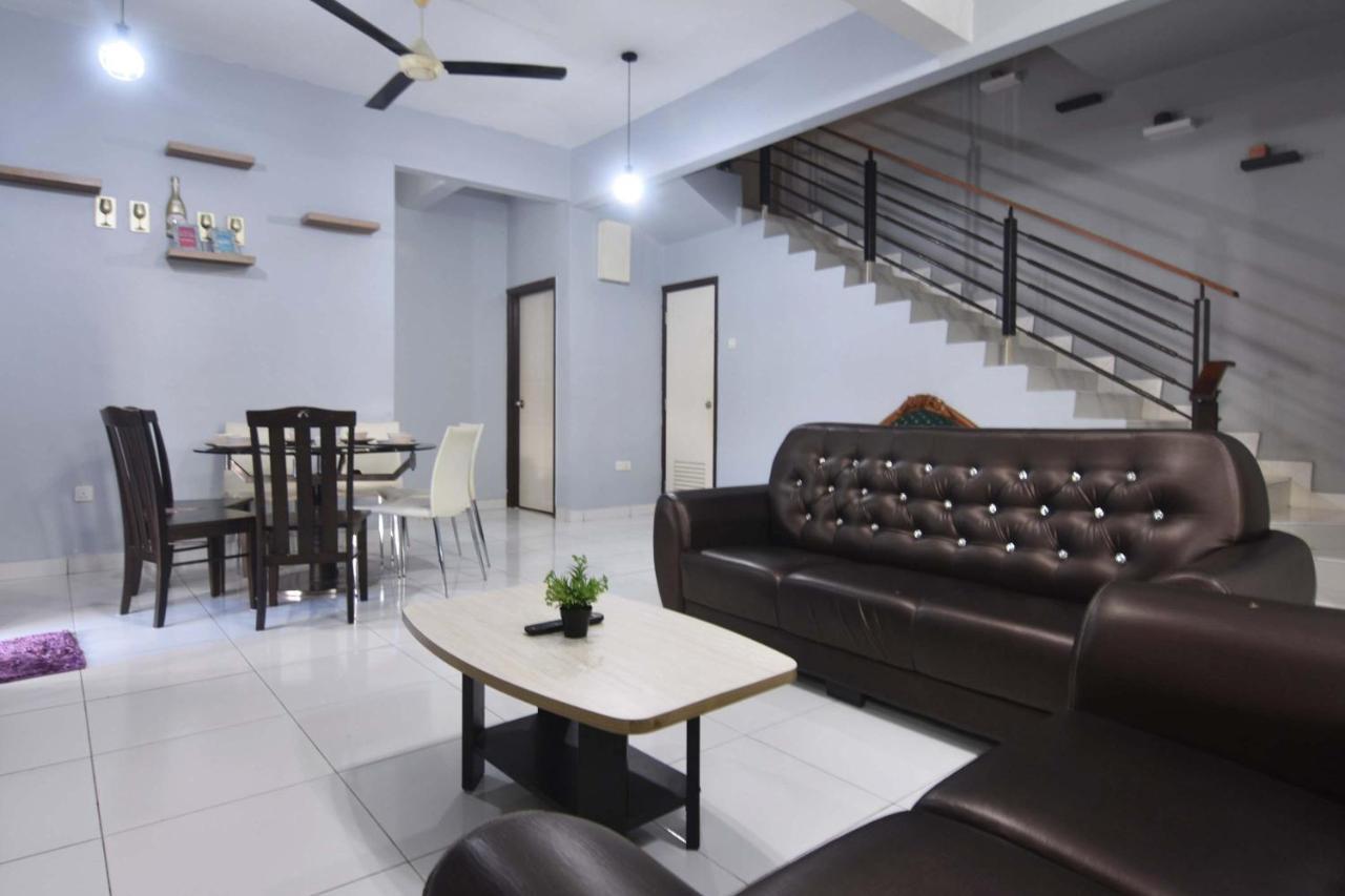 A Stylish 4BR Home with Private Pool — 4-Star Luxury Hotel in Johor Bahru, Malaysia