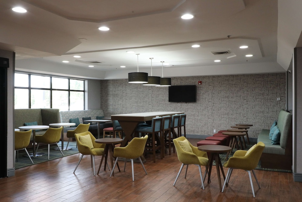 Hampton Inn Hutchinson - photo 74