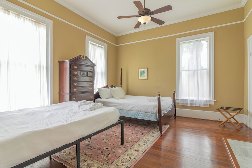 Goldfinch Mansion Historic Luxury on the Park - photo 17